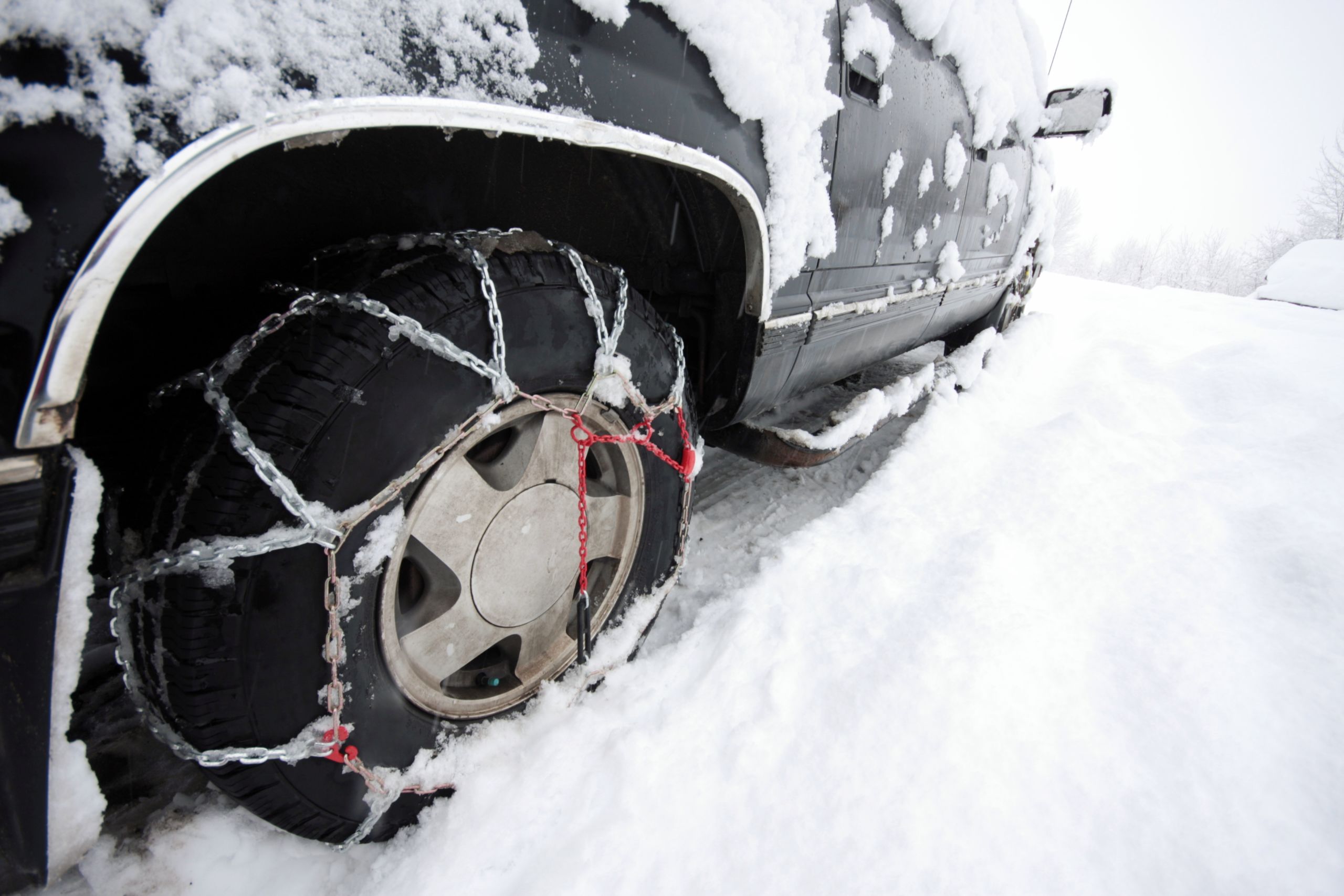 Des Pneus Neige Thermogomme Sont Adaptés à La Conduite Hivernale